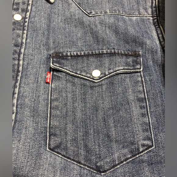Levis Mens Denim Pearl Snap Western work Shirt Size M Dark Wash Long Sleeve NWT! - Picture 3 of 9